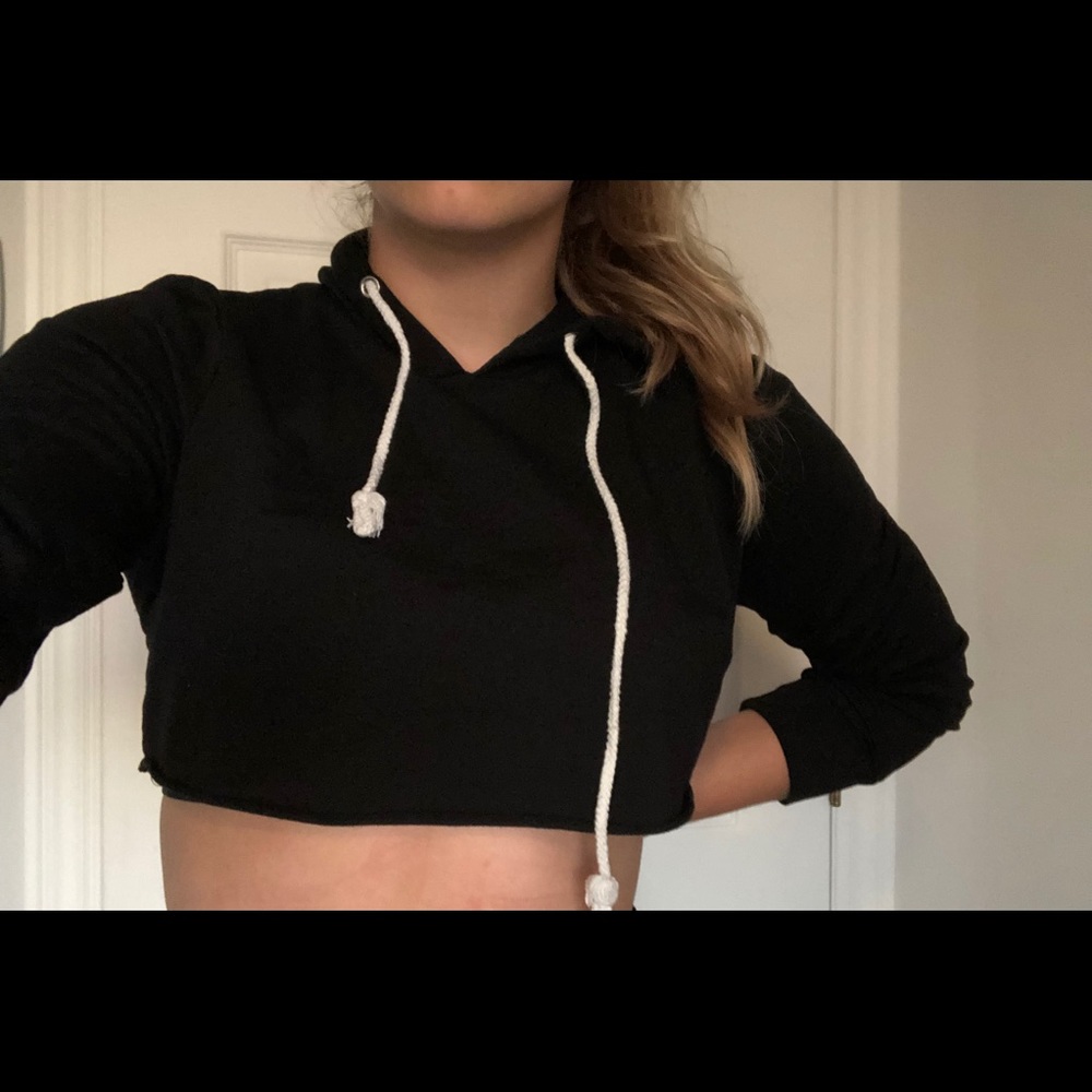 SOLD - ▪️3 for 30▪️ Cropped Hoodie - Picture 2 of 3